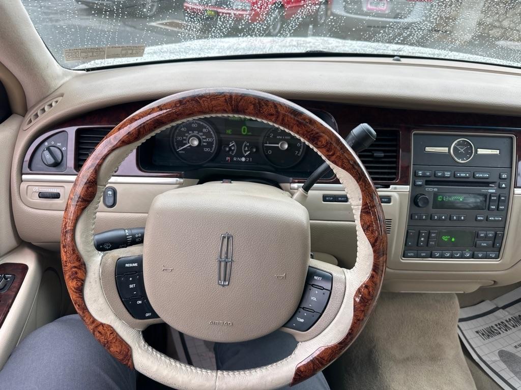 Lincoln Town Car 4dr Sdn Signature Premium 2007