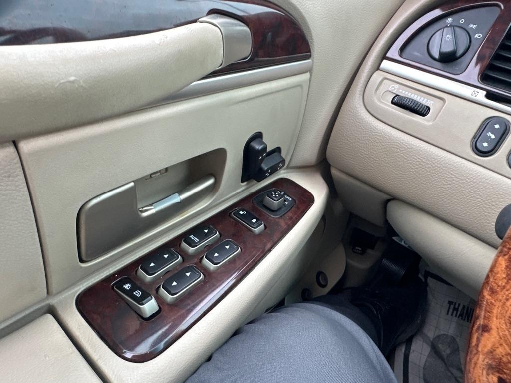 Lincoln Town Car 4dr Sdn Signature Premium 2007