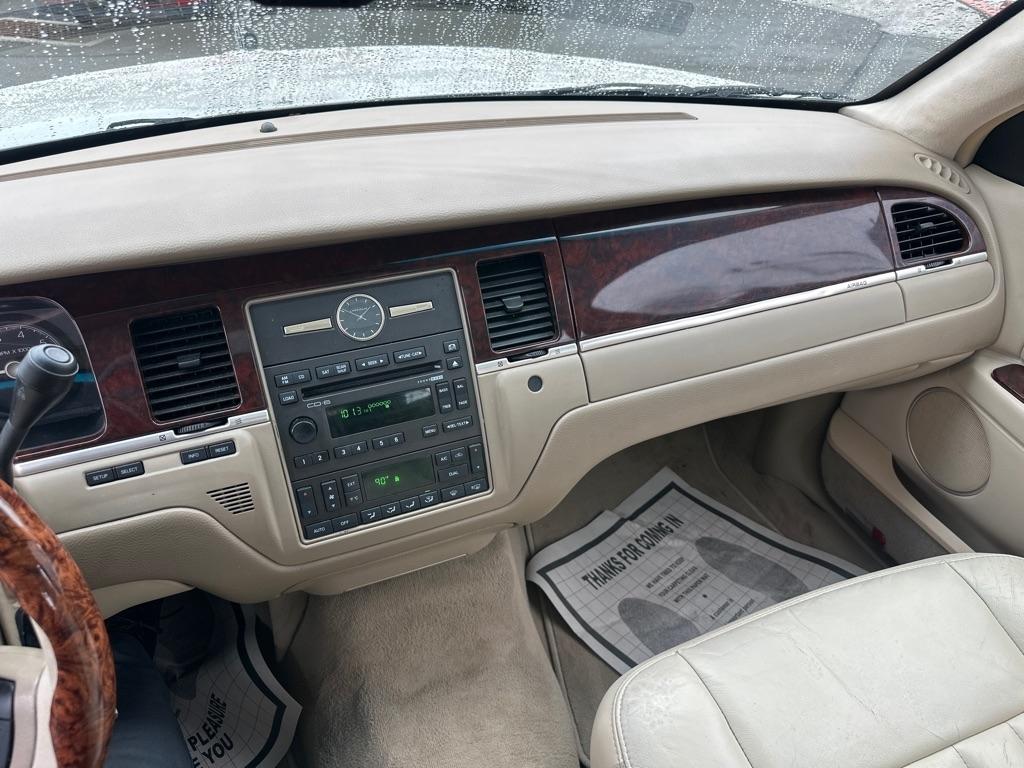 Lincoln Town Car 4dr Sdn Signature Premium 2007