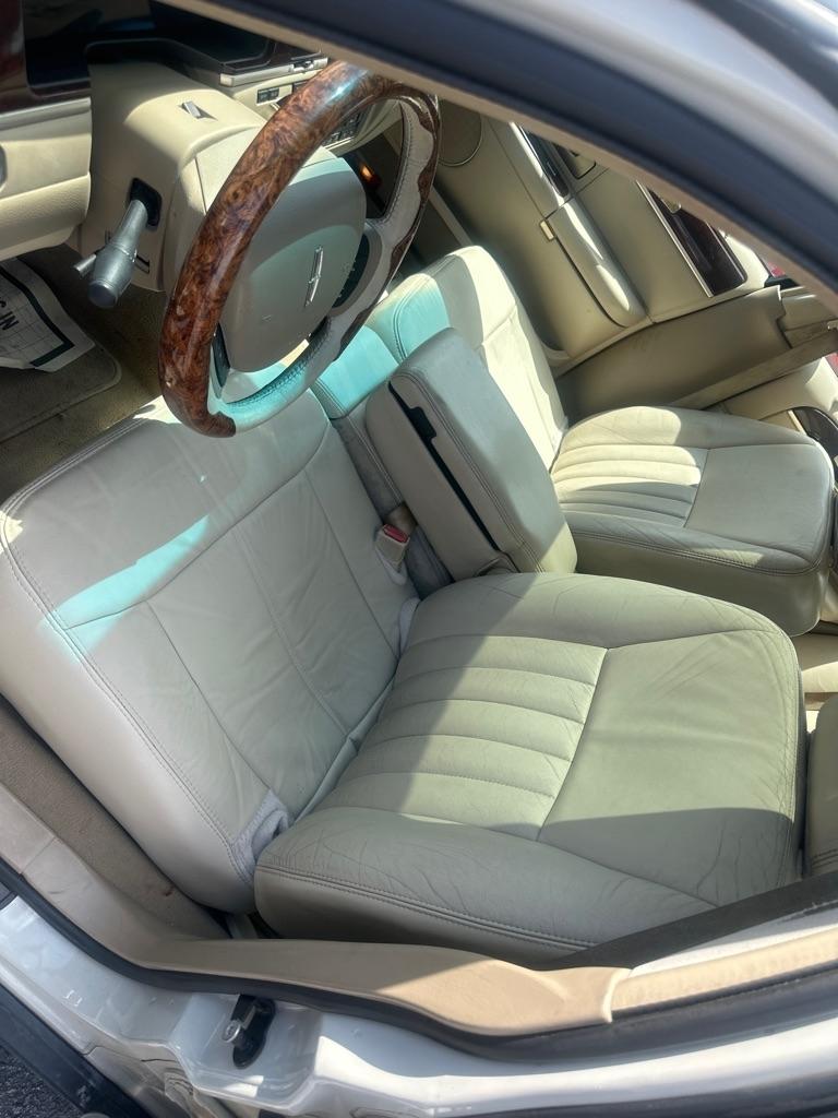 Lincoln Town Car 4dr Sdn Signature Premium 2007
