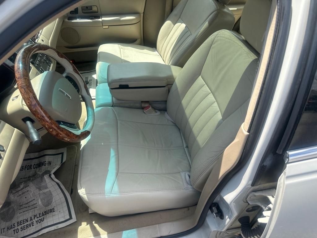 Lincoln Town Car 4dr Sdn Signature Premium 2007