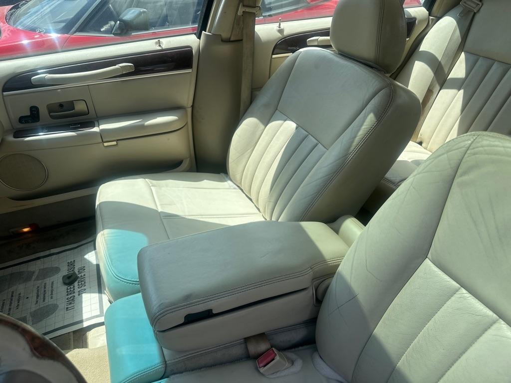 Lincoln Town Car 4dr Sdn Signature Premium 2007