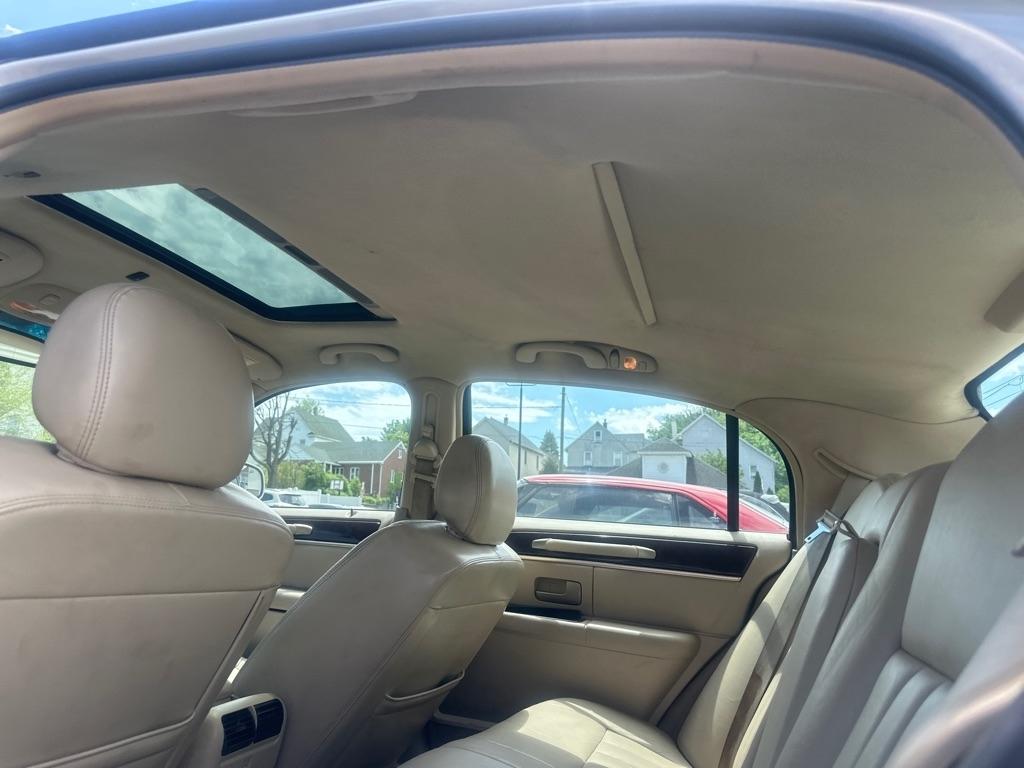 Lincoln Town Car 4dr Sdn Signature Premium 2007