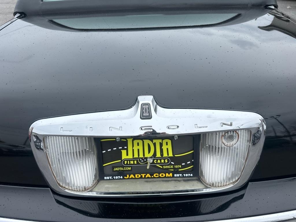 Lincoln Town Car  2002