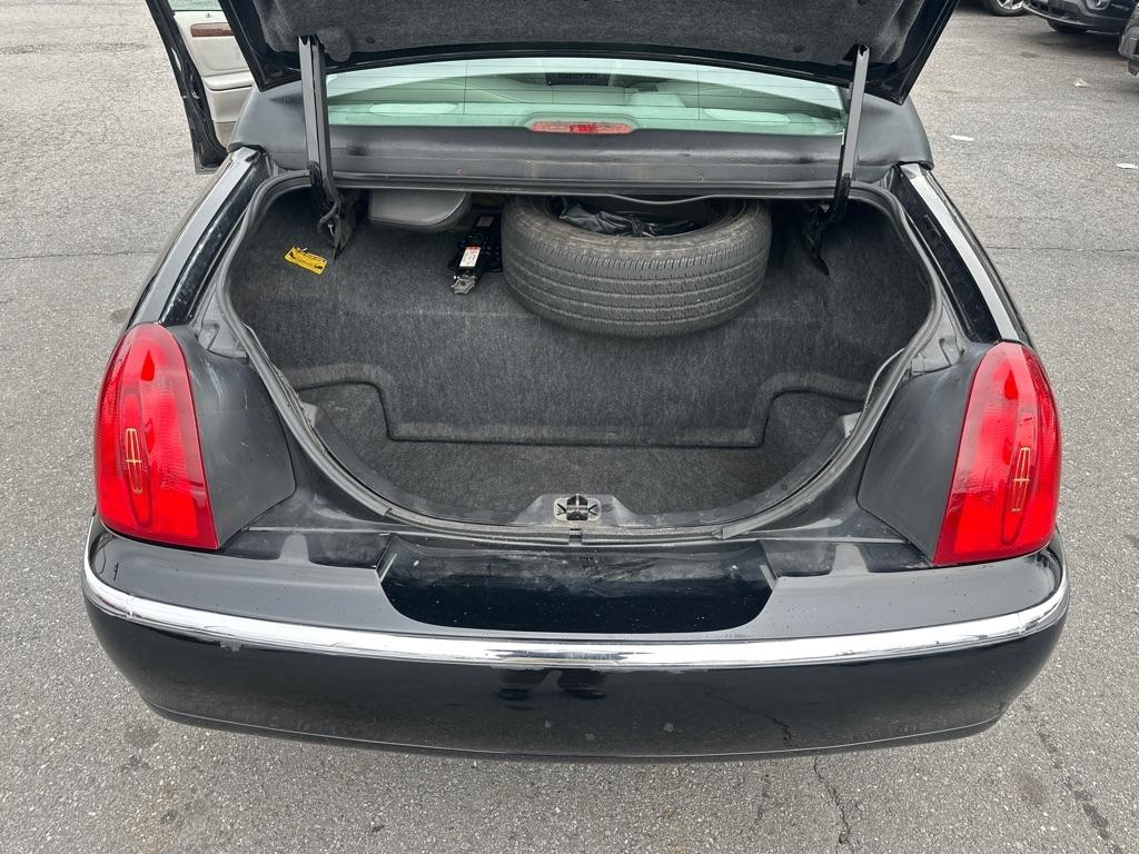 Lincoln Town Car  2002