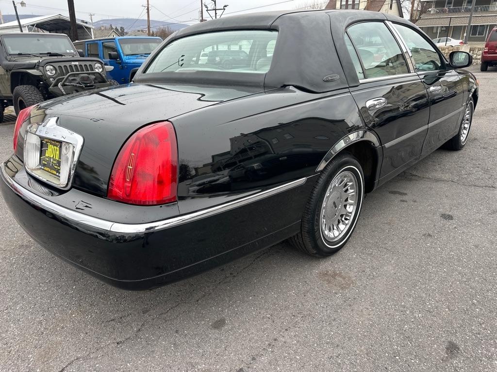 Lincoln Town Car 4dr Sdn Cartier Prem. 2002
