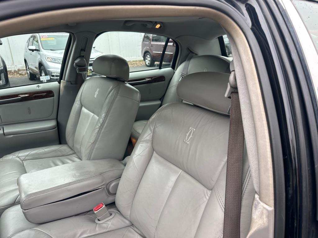 Lincoln Town Car 4dr Sdn Cartier Prem. 2002