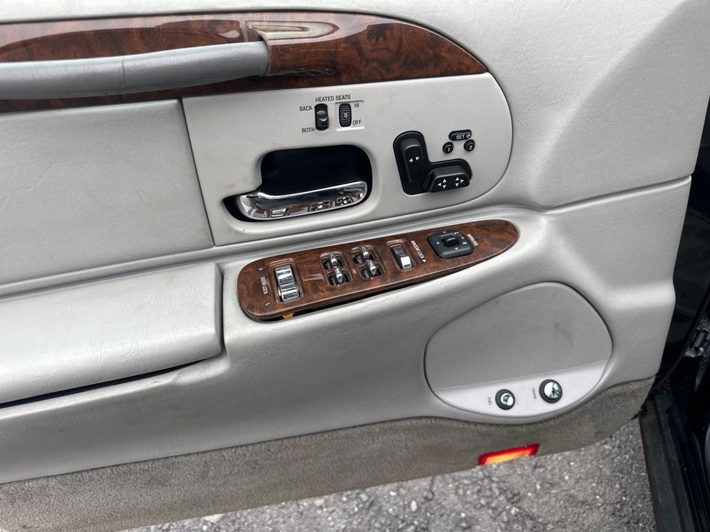 Lincoln Town Car 4dr Sdn Cartier Prem. 2002