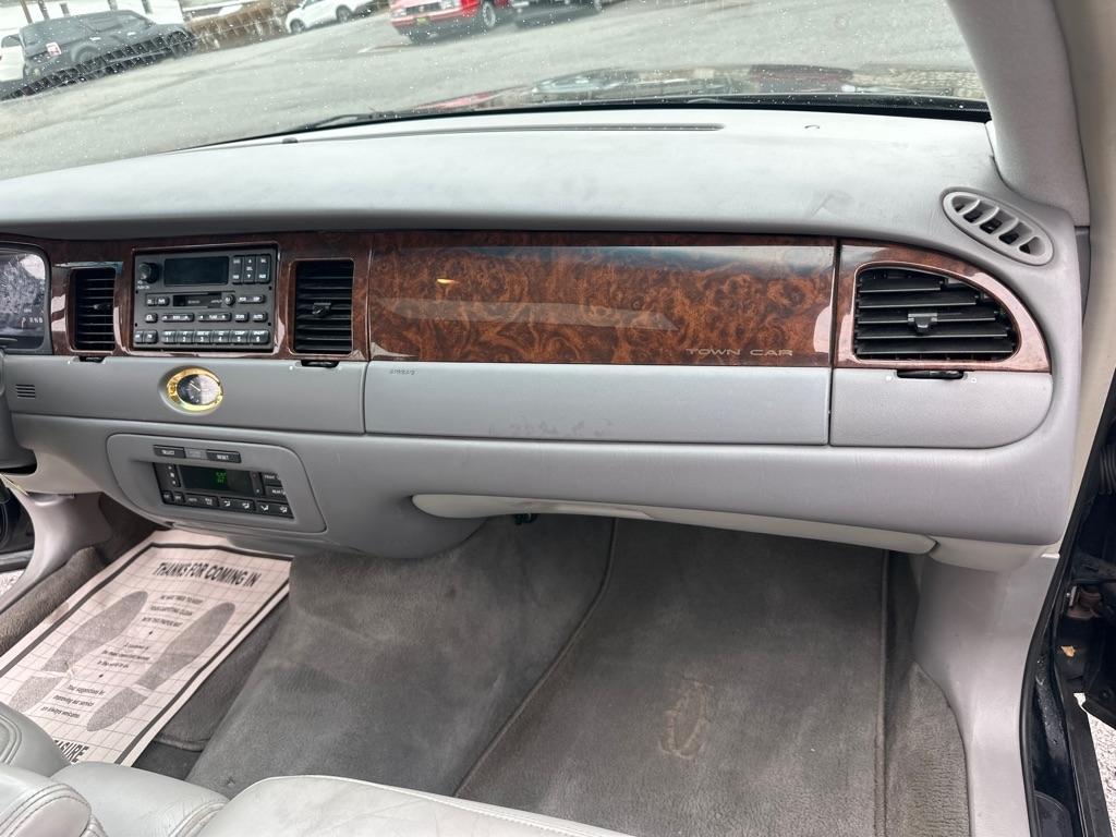 Lincoln Town Car 4dr Sdn Cartier Prem. 2002