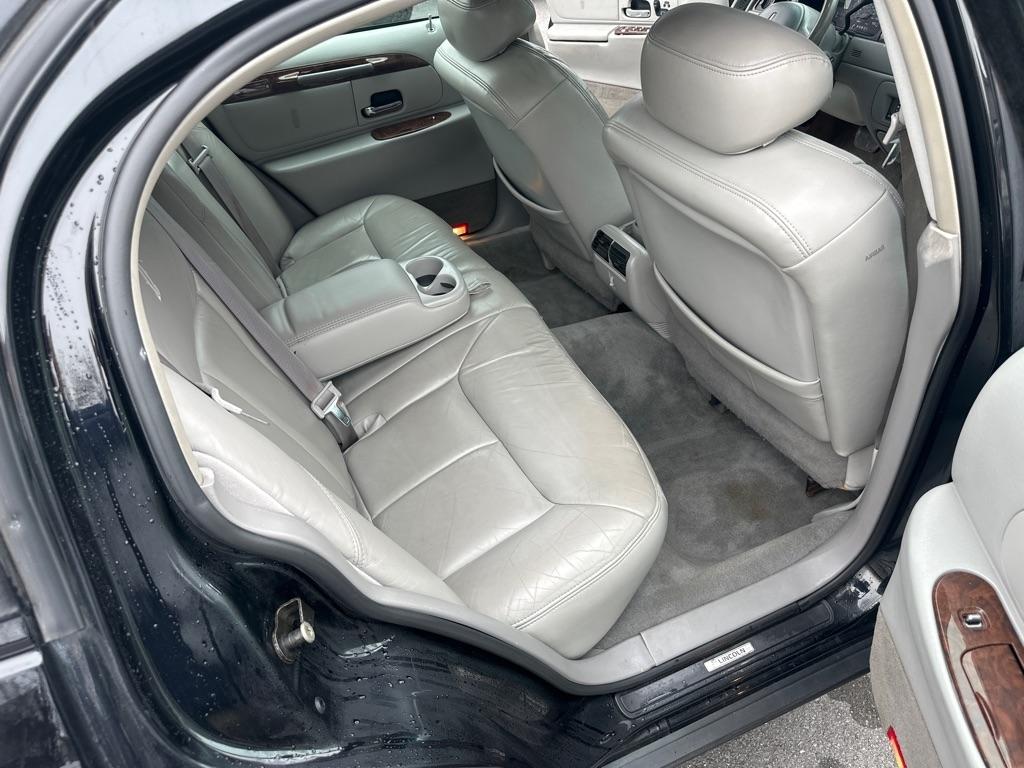 Lincoln Town Car 4dr Sdn Cartier Prem. 2002