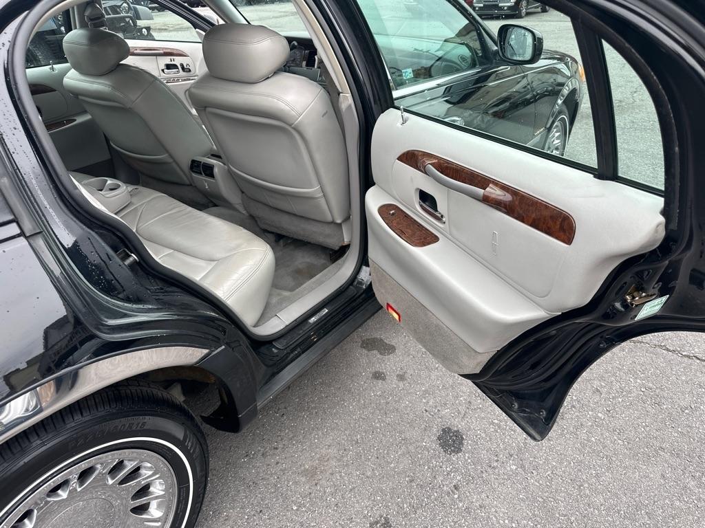 Lincoln Town Car 4dr Sdn Cartier Prem. 2002