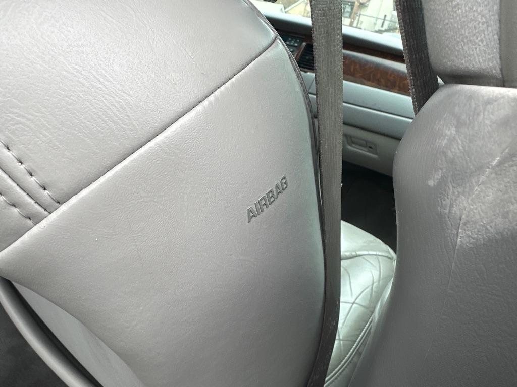 Lincoln Town Car 4dr Sdn Cartier Prem. 2002