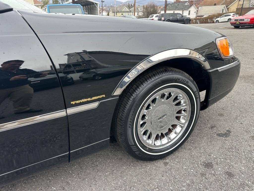 Lincoln Town Car 4dr Sdn Cartier Prem. 2002