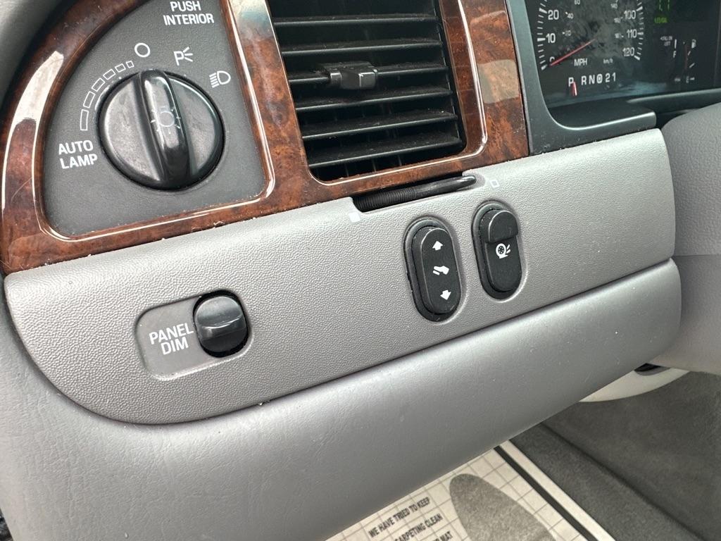 Lincoln Town Car 4dr Sdn Cartier Prem. 2002