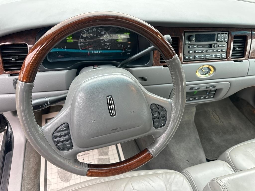 Lincoln Town Car 4dr Sdn Cartier Prem. 2002