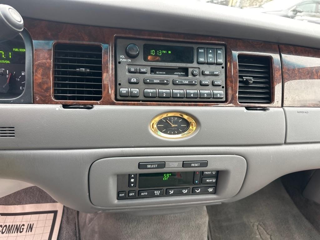 Lincoln Town Car 4dr Sdn Cartier Prem. 2002