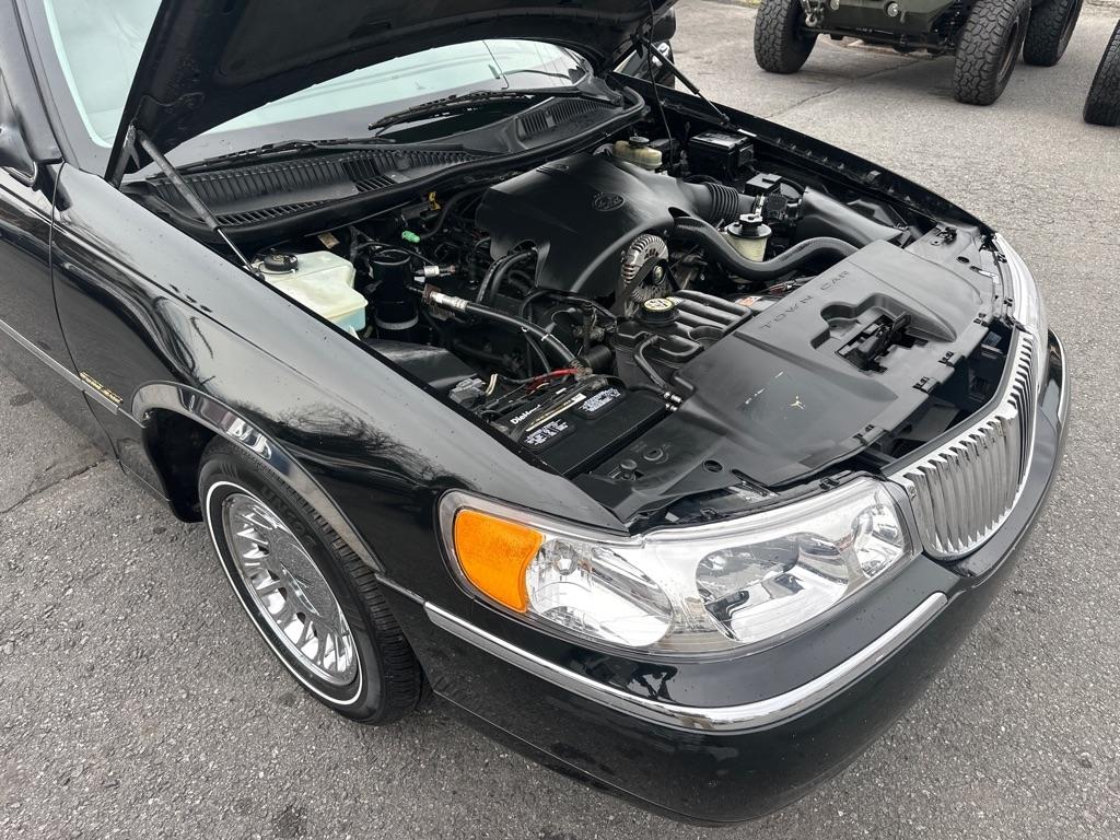 Lincoln Town Car 4dr Sdn Cartier Prem. 2002