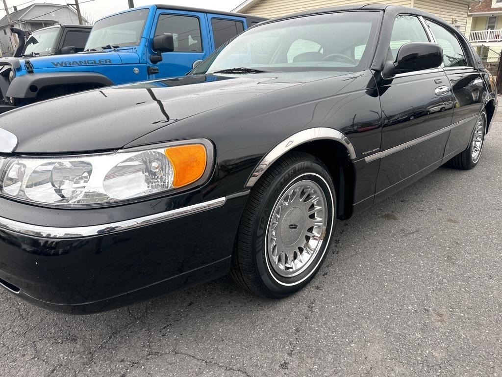 Lincoln Town Car 4dr Sdn Cartier Prem. 2002
