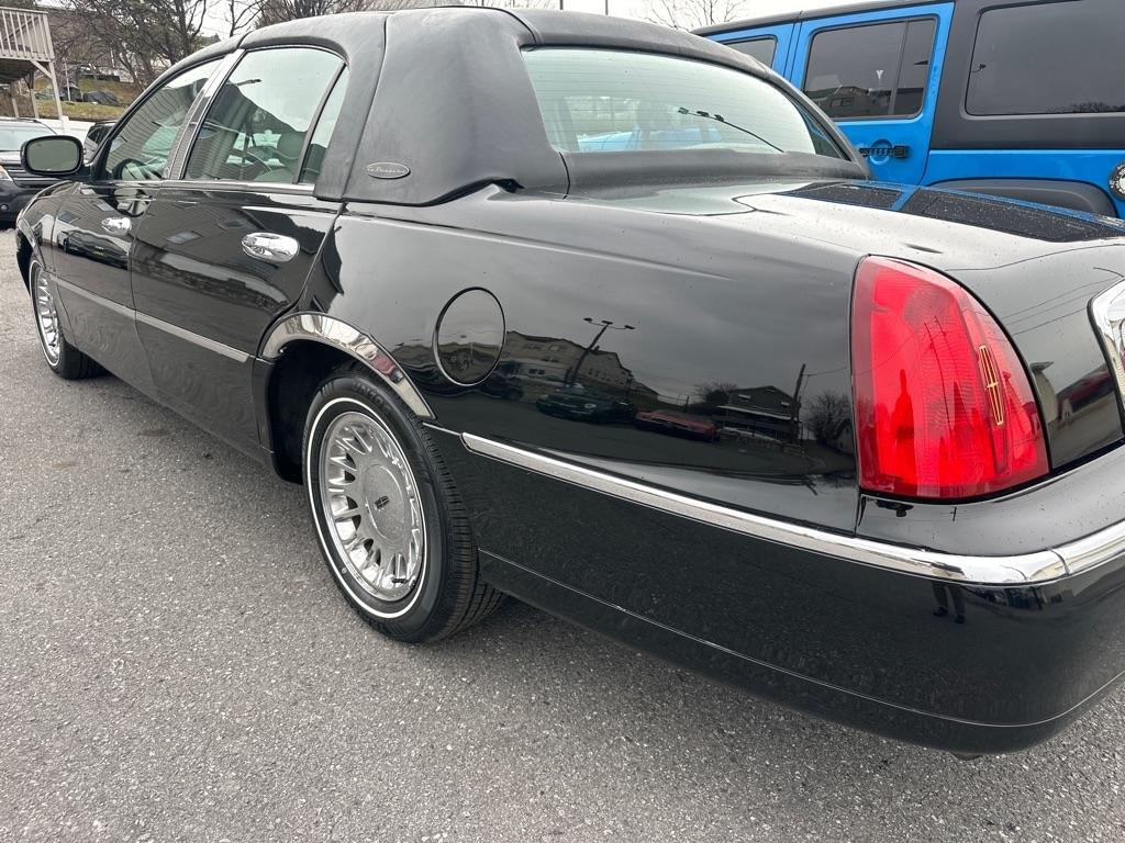 Lincoln Town Car 4dr Sdn Cartier Prem. 2002