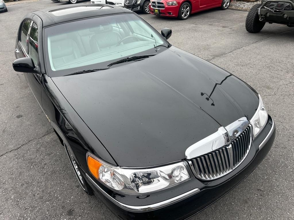 Lincoln Town Car 4dr Sdn Cartier Prem. 2002
