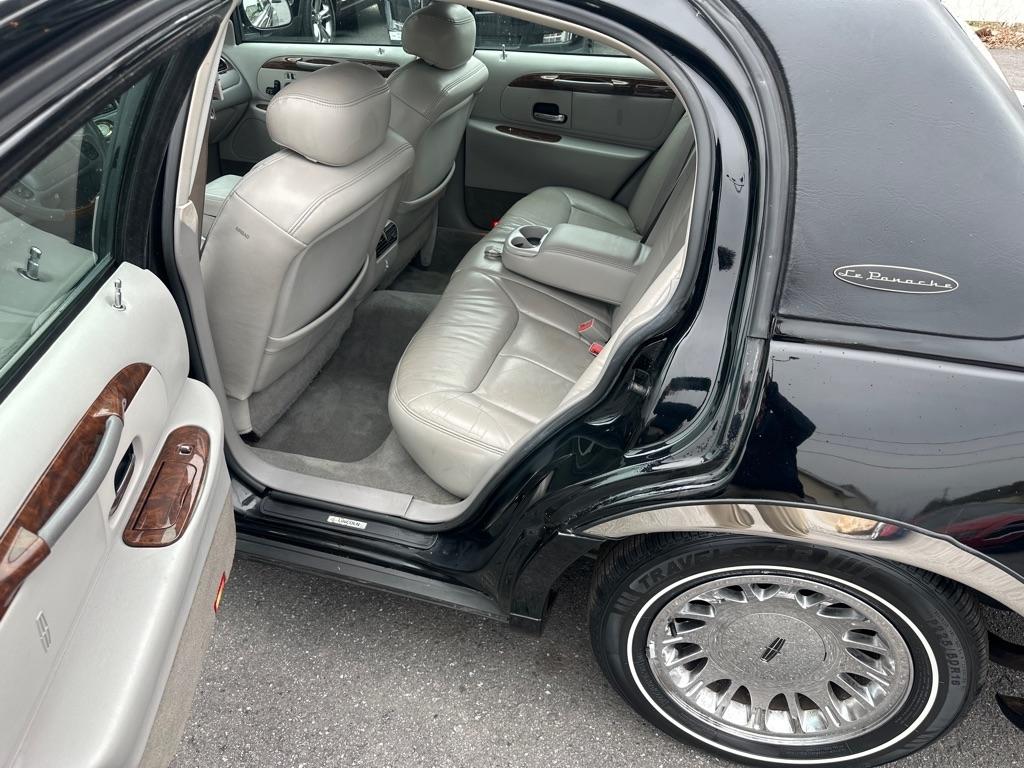 Lincoln Town Car 4dr Sdn Cartier Prem. 2002