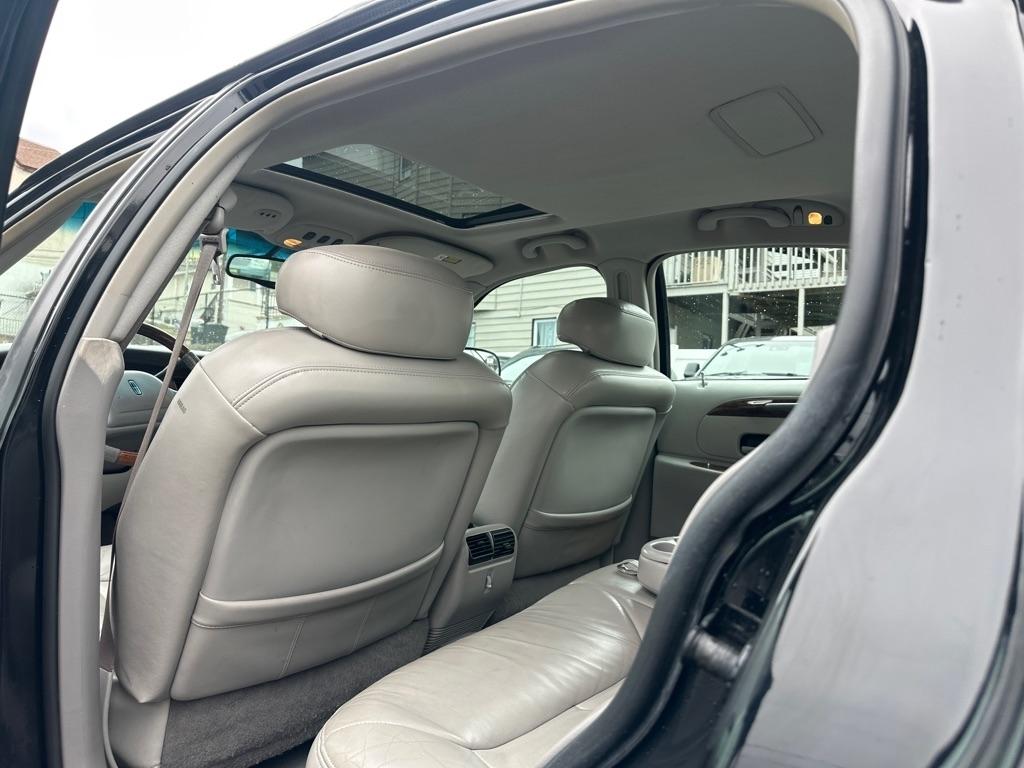Lincoln Town Car 4dr Sdn Cartier Prem. 2002