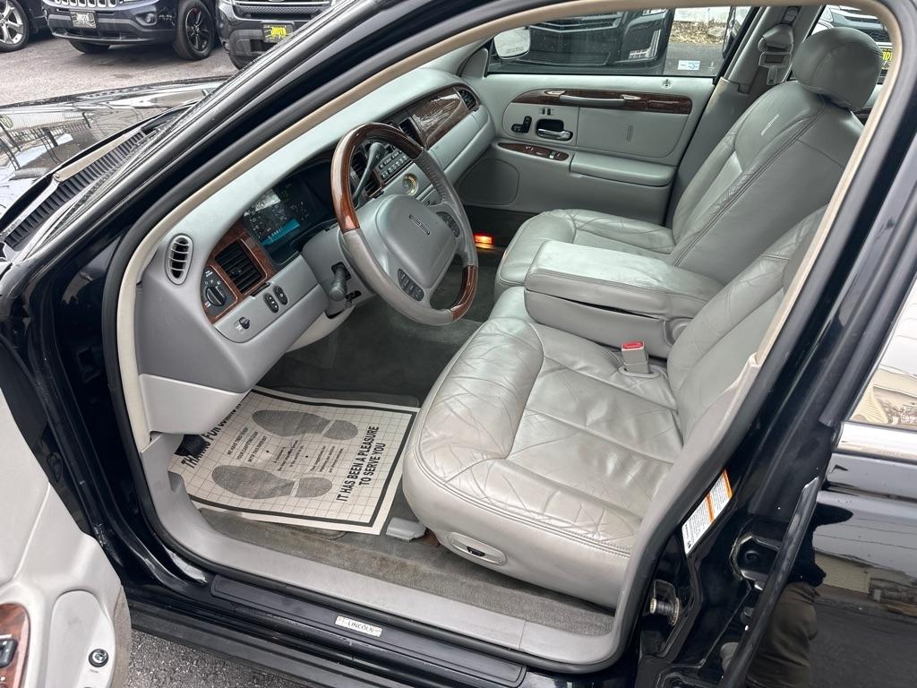 Lincoln Town Car 4dr Sdn Cartier Prem. 2002