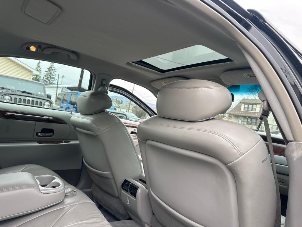 Lincoln Town Car 4dr Sdn Cartier Prem. 2002