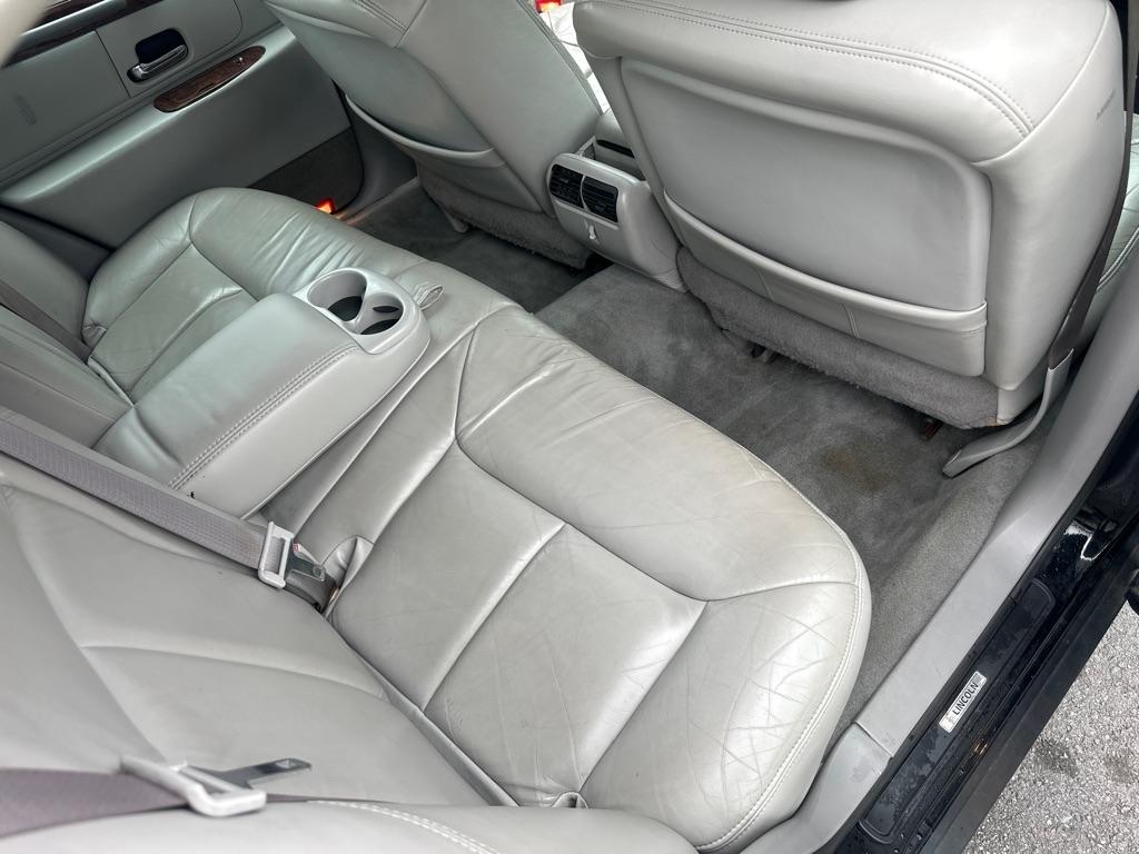 Lincoln Town Car 4dr Sdn Cartier Prem. 2002