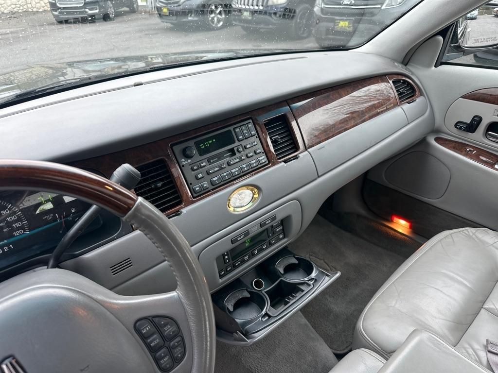 Lincoln Town Car 4dr Sdn Cartier Prem. 2002