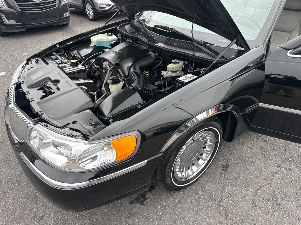 Lincoln Town Car 4dr Sdn Cartier Prem. 2002