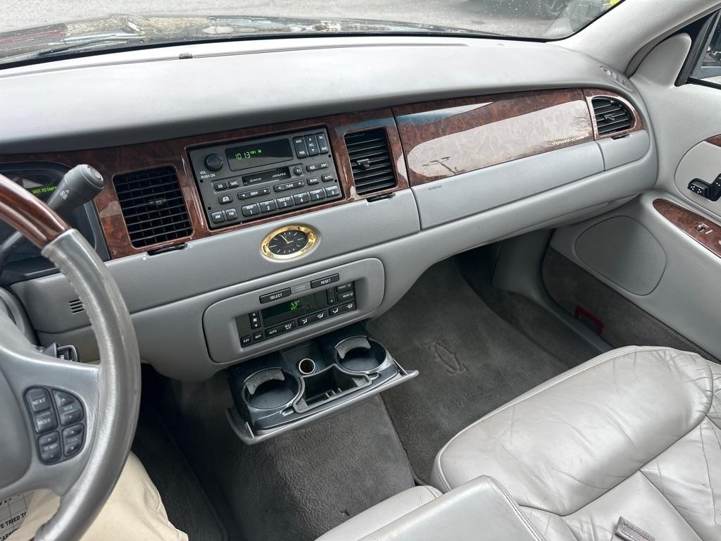 Lincoln Town Car 4dr Sdn Cartier Prem. 2002