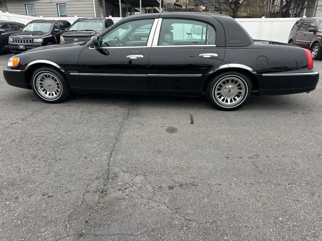 Lincoln Town Car 4dr Sdn Cartier Prem. 2002