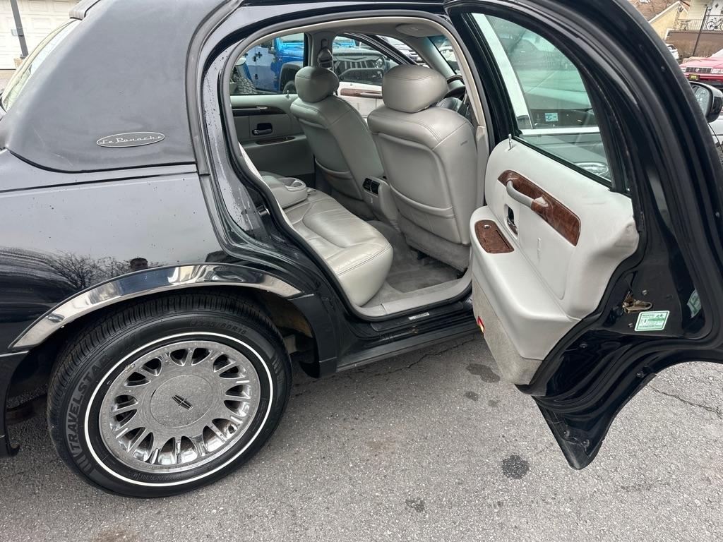 Lincoln Town Car 4dr Sdn Cartier Prem. 2002