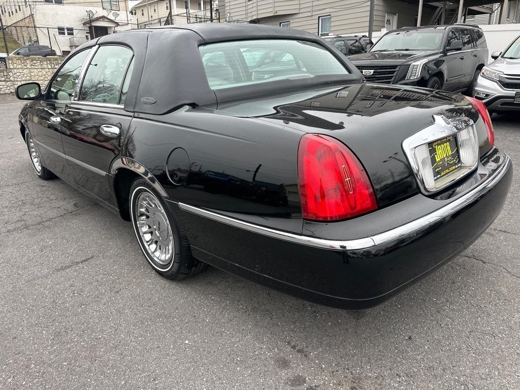 Lincoln Town Car 4dr Sdn Cartier Prem. 2002