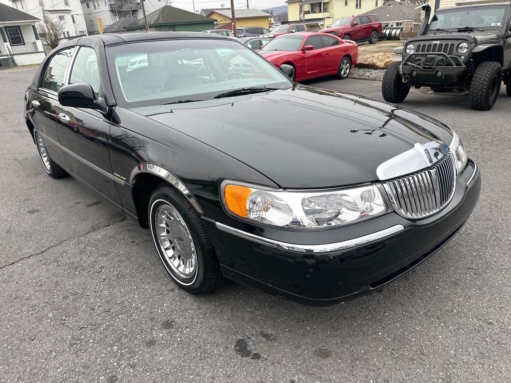Lincoln Town Car 4dr Sdn Cartier Prem. 2002