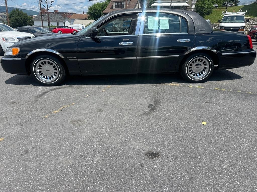 Lincoln Town Car 4dr Sdn Cartier Prem. 2002