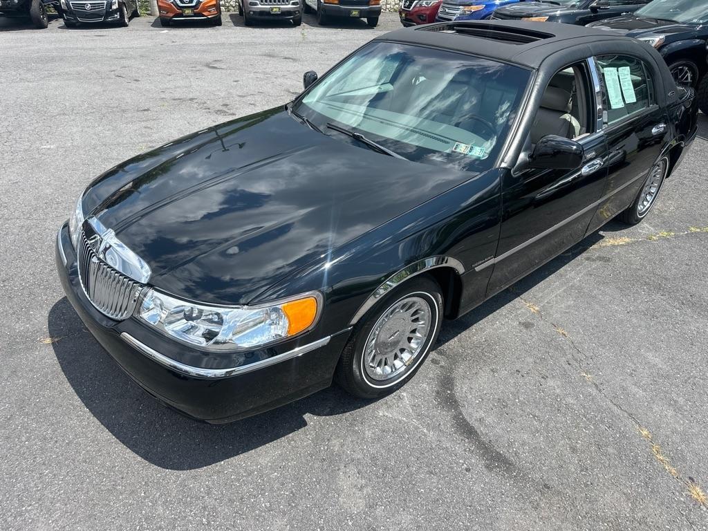 Lincoln Town Car 4dr Sdn Cartier Prem. 2002