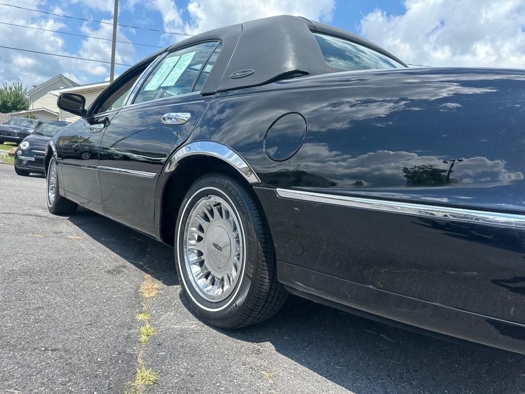 Lincoln Town Car 4dr Sdn Cartier Prem. 2002