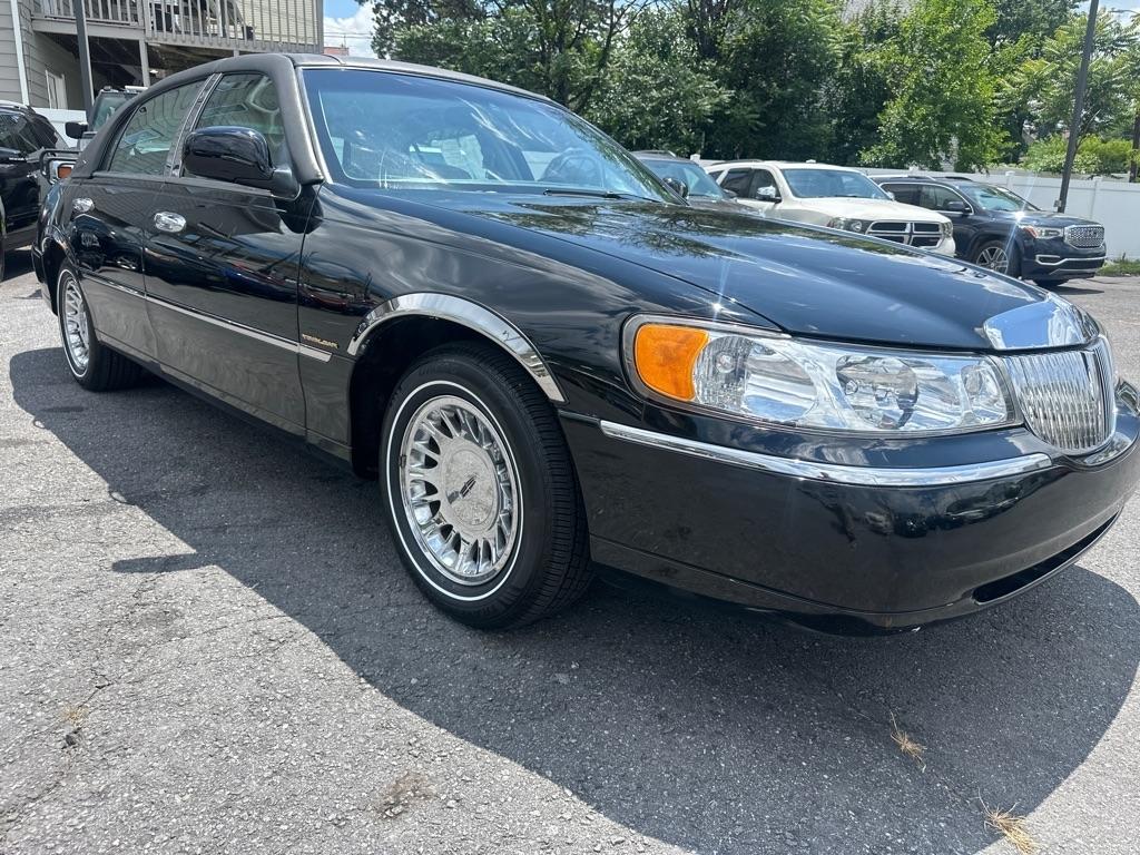 Lincoln Town Car 4dr Sdn Cartier Prem. 2002