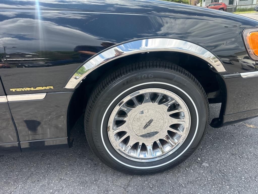 Lincoln Town Car 4dr Sdn Cartier Prem. 2002