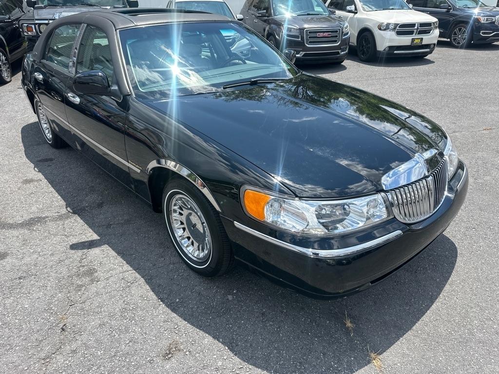 Lincoln Town Car 4dr Sdn Cartier Prem. 2002