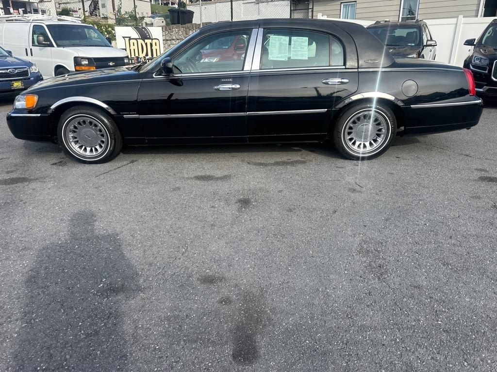 Lincoln Town Car 4dr Sdn Cartier Prem. 2002