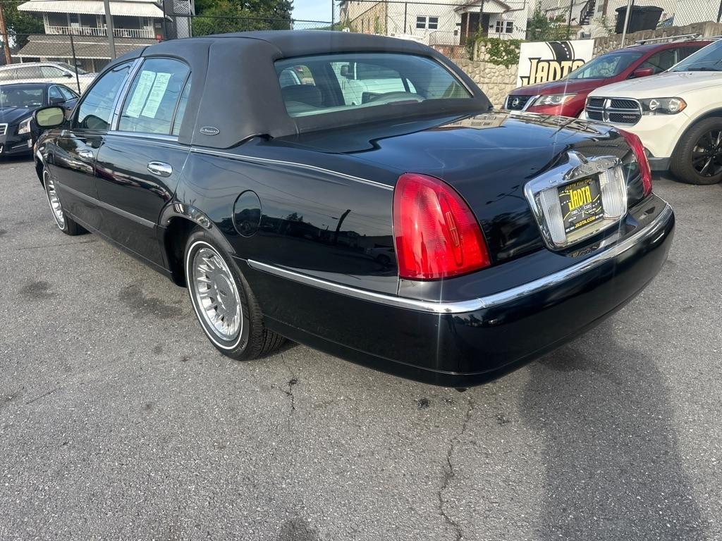 Lincoln Town Car 4dr Sdn Cartier Prem. 2002