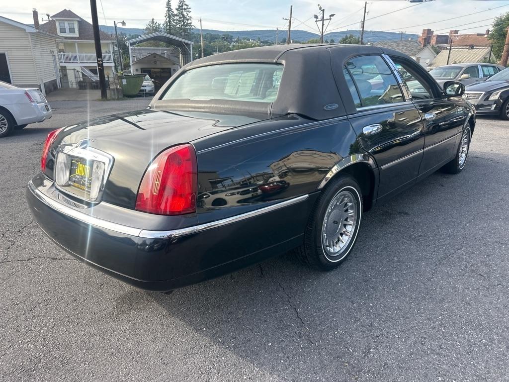 Lincoln Town Car 4dr Sdn Cartier Prem. 2002