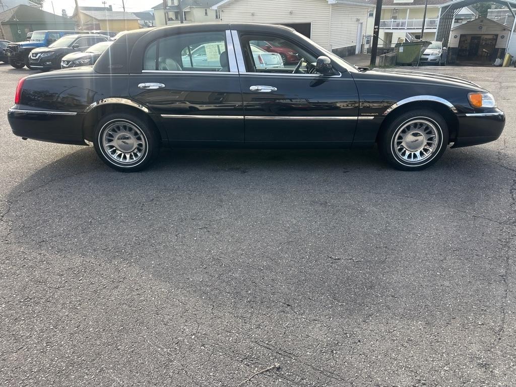 Lincoln Town Car 4dr Sdn Cartier Prem. 2002
