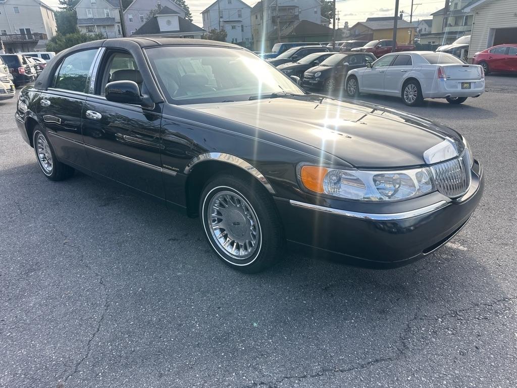 Lincoln Town Car 4dr Sdn Cartier Prem. 2002