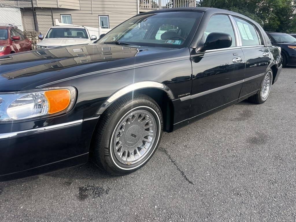 Lincoln Town Car 4dr Sdn Cartier Prem. 2002