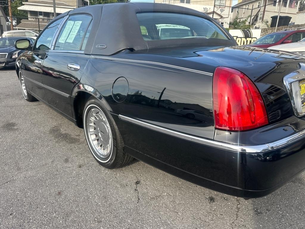 Lincoln Town Car 4dr Sdn Cartier Prem. 2002