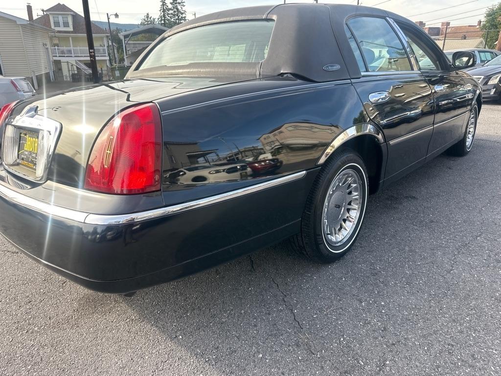 Lincoln Town Car 4dr Sdn Cartier Prem. 2002